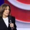 La vice-présidente des États-Unis et candidate démocrate à l'élection présidentielle Kamala Harris s'exprime lors d'une réunion publique de CNN animée par l'animateur de télévision Anderson Cooper dans les studios du Sun Center à Aston, en Pennsylvanie, le 23 octobre 2024.