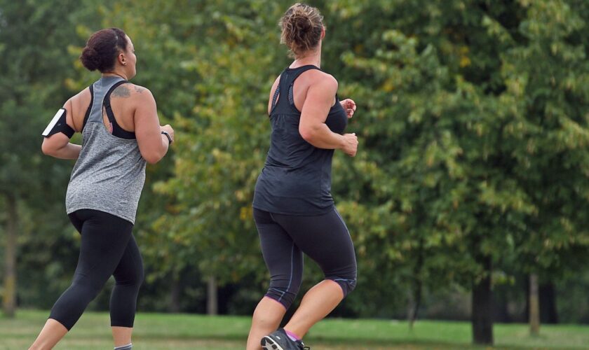 File photo dated 22/08/18 of people jogging through Hyde Park in London. Exercising between 7am and 9am may be the key to weight management, new research suggests. Although evidence regarding the optimal timing of physical activity has been controversial, a new study has found the start of the day appears to be the best time to enhance the link between daily moderate to vigorous physical activity and obesity. Issue date: Tuesday September 19, 2023.