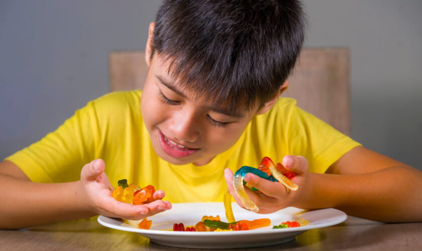 Beaucoup de parents se font avoir : priver ses enfants de bonbons est pire que de les laisser en profiter