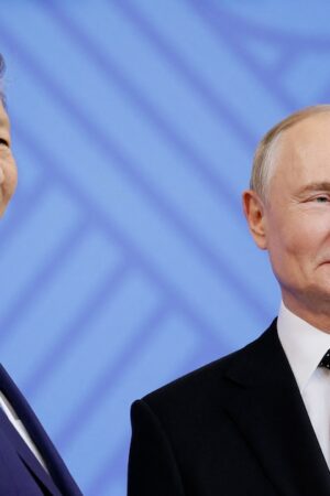 Le président russe Vladimir Poutine et son homologue chinois Xi Jinping, lors du sommet des Brics organisé à Kazan, le 23 octobre 2024.