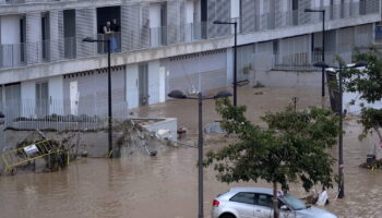 Inondations en Espagne : 4 enfants décédés, des images terribles d'un chaos "sans précédent"