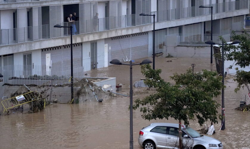 Inondations en Espagne : 4 enfants décédés, des images terribles d'un chaos "sans précédent"