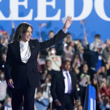 La vice-présidente des États-Unis et candidate démocrate à l'élection présidentielle Kamala Harris arrive à Washington, le 29 octobre 2024