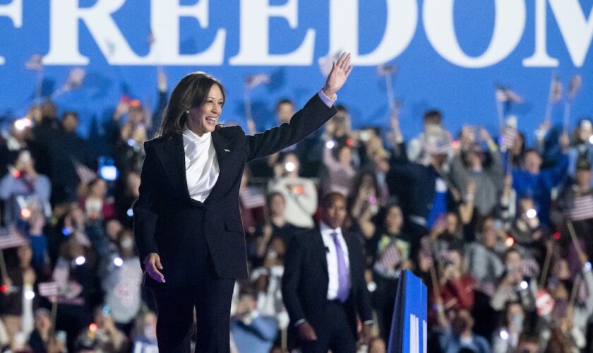 La vice-présidente des États-Unis et candidate démocrate à l'élection présidentielle Kamala Harris arrive à Washington, le 29 octobre 2024