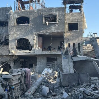 Destructions après des bombardements israéliens à Beit Lahia, dans le nord de la bande de Gaza, le 27 octobre 2024