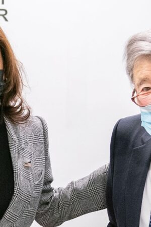 Kamala Harris et le Professeur Etienne-Emile Baulieu le 9 novembre à l'Institut Pasteur à Paris