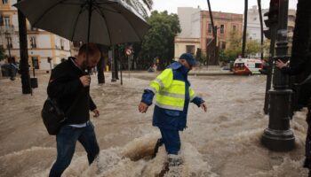 Spain floods latest: British man among 95 dead in Valencia flooding as dozens still missing