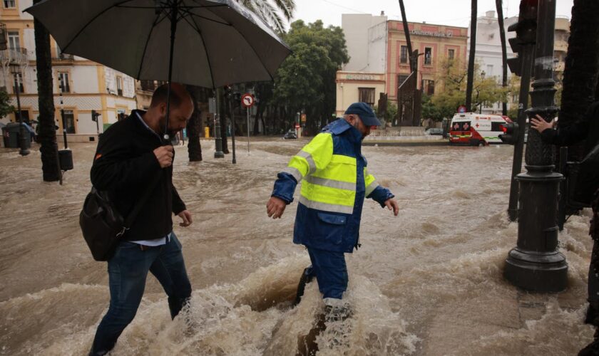 Spain floods latest: British man among 95 dead in Valencia flooding as dozens still missing