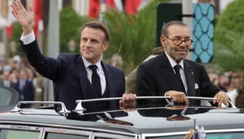 Emmanuel Macron est arrivé, lundi 28 octobre 2024, au Maroc, accueilli en grande pompe par le roi Mohammed VI, pour une visite d'Etat.