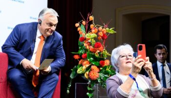 Viktor Orbán in Wien: Halloween mit Gerhard Schröder