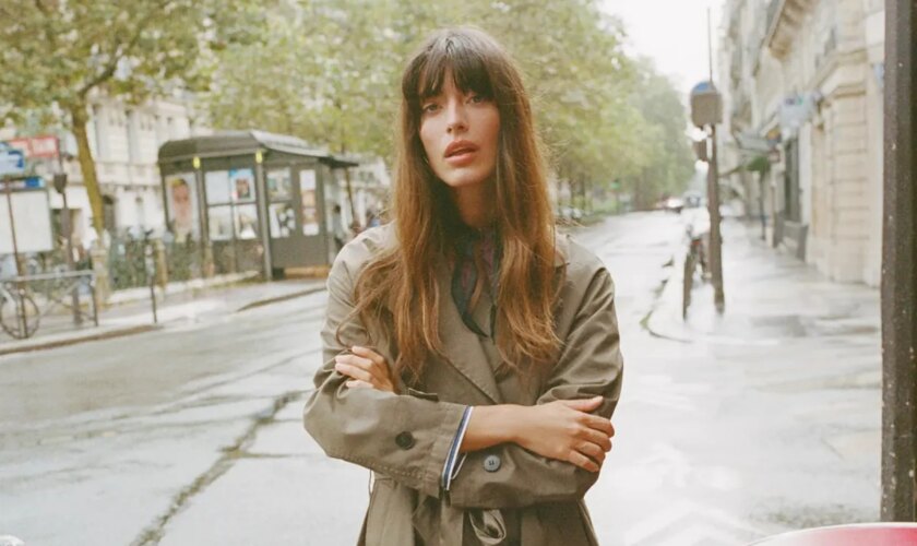 8 gabardinas y trench de Zara y Mango que serán tendencia este otoño