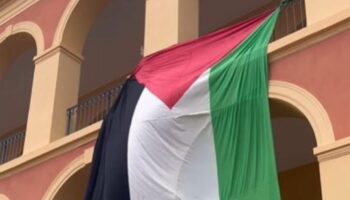 À Sciences Po Menton, la direction porte plainte après des tags propalestiniens et le déploiement d’un drapeau