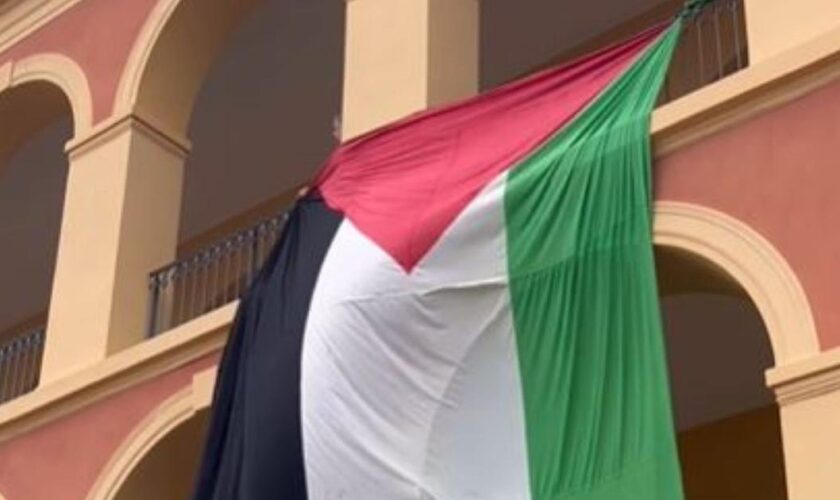 À Sciences Po Menton, la direction porte plainte après des tags propalestiniens et le déploiement d’un drapeau