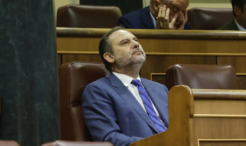 Ábalos pide de nuevo la reincorporación en el PSOE por ser expulsado de forma "arbitraria"