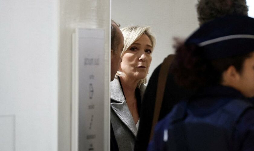 Assistants parlementaires : le laborieux départ du procès du FN