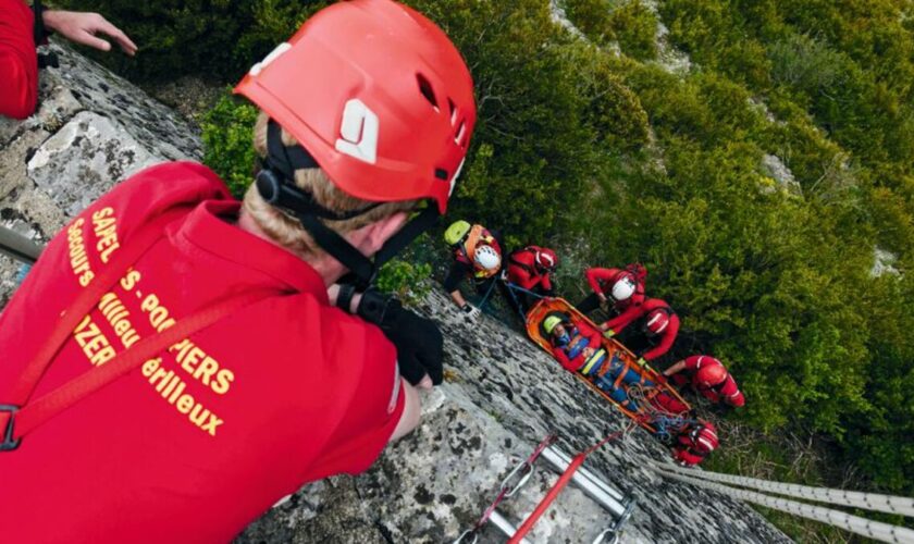 Au bord du vide avec les pompiers formés au secourisme en milieu périlleux : « Vous tenez sa vie entre vos mains »