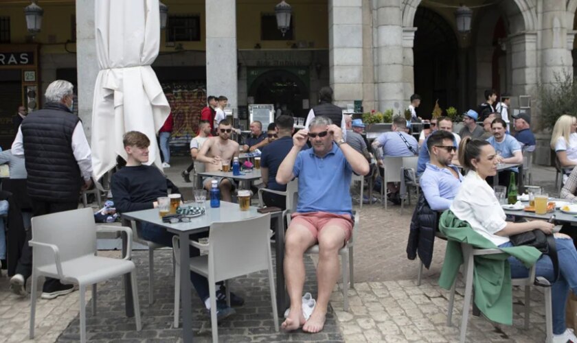 Ayuso anima a los restaurantes a 'europeizar' los horarios de comidas y cenas para gustar más al turista