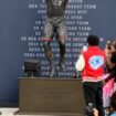 Baketball: Dwyane Wade wird geehrt, seine Statue verspottet