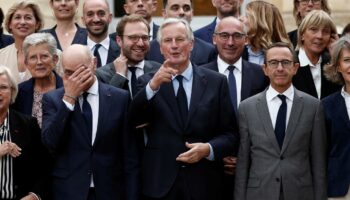 Barnier coache ses ministres, Glucksmann snobe Faure... Les indiscrets du Figaro