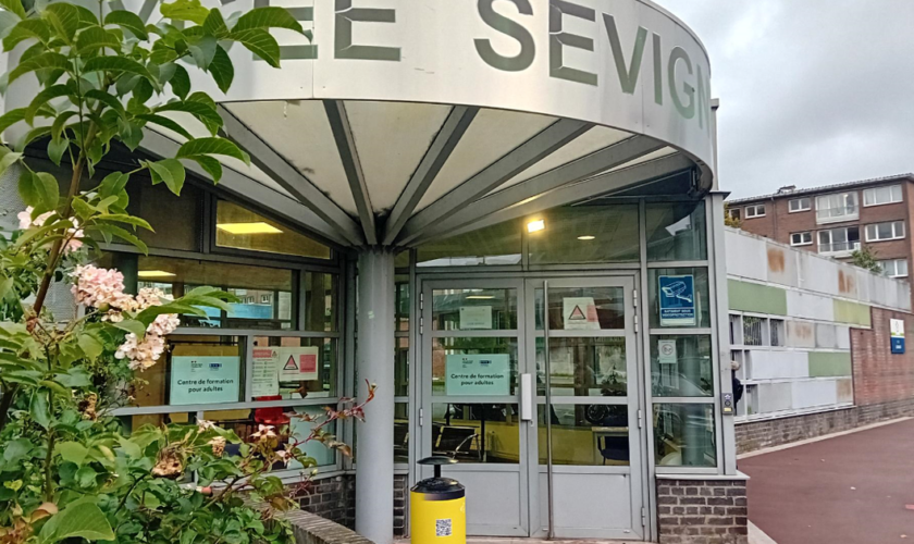 «Beaucoup défendent l'élève» qui refusait de retirer son voile : au lycée de Tourcoing, l’enseignante agressée ne reçoit pas un soutien unanime