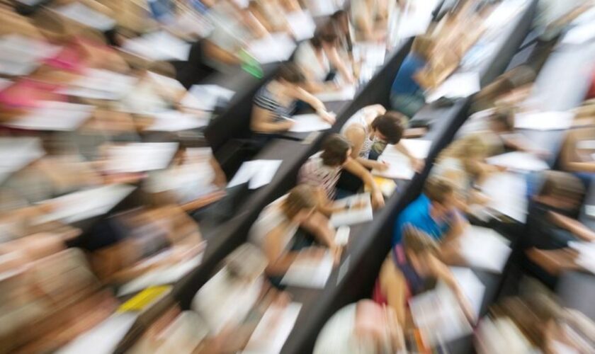 Nicht viele Studierende studieren in Teilzeit. (Symbolbild) Foto: Uwe Anspach/dpa