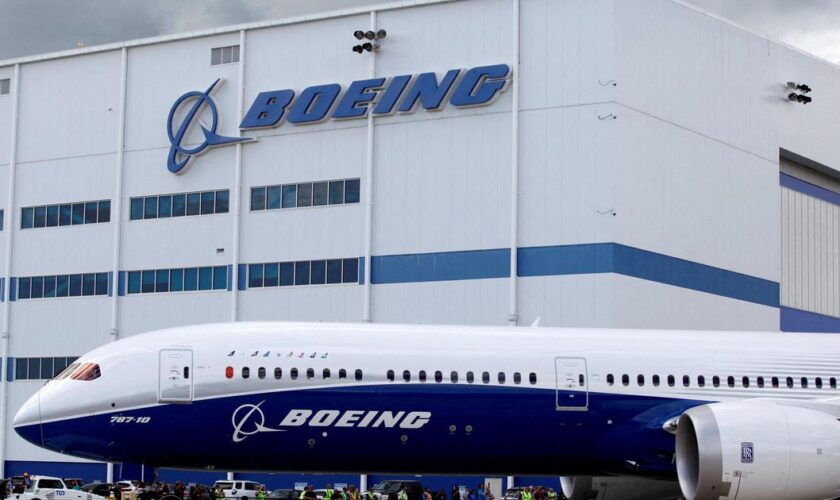 Boeing annonce supprimer 17.000 emplois et retarde d’un an le premier 777X