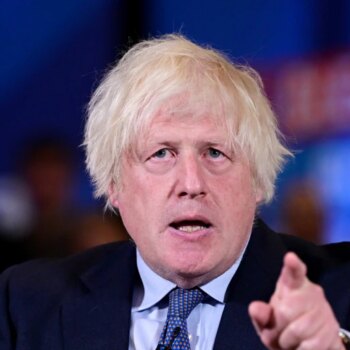 Boris Johnson 'desatado' y sin pelos en la lengua en sus memorias