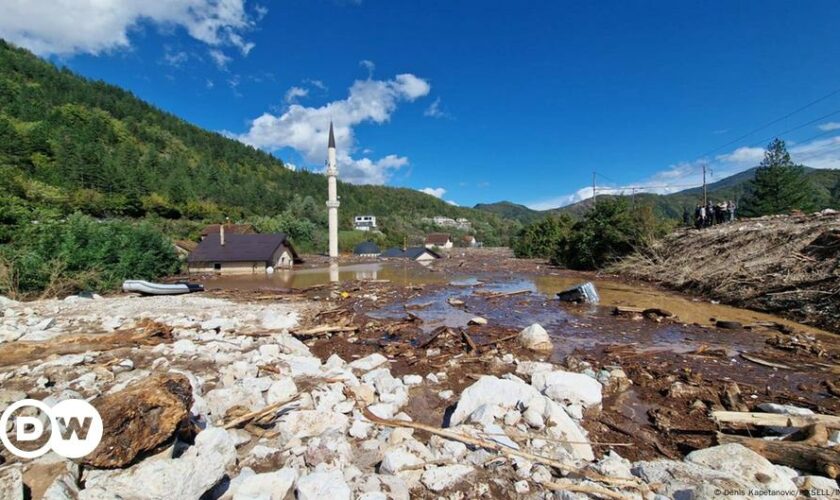 Bosnia: Death toll mounts after flooding and landslides