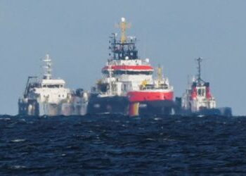 Brennendes Tankschiff »Annika« erreicht Hafen von Rostock