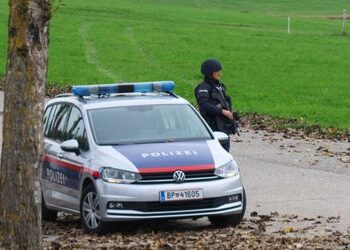 Bruchsal: Polizei sucht 56-Jährigen nach tödlichen Schüssen in Oberösterreich