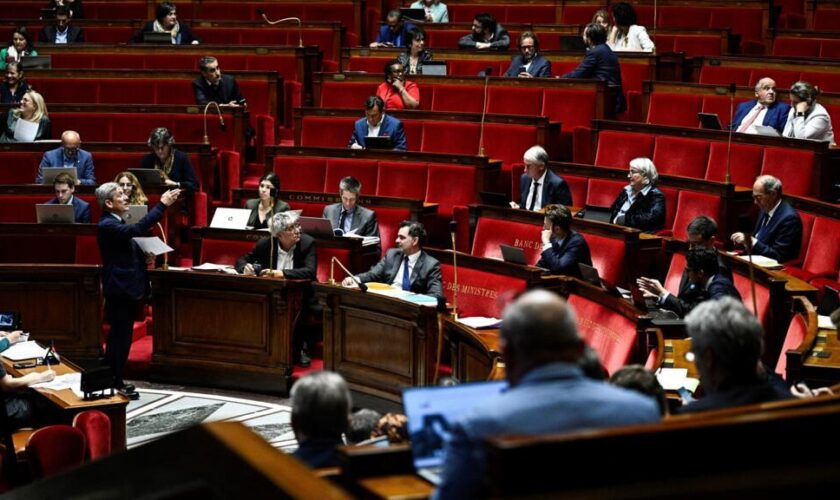 Budget 2025 : dernières heures pour examiner plus de 1 900 amendements à l'Assemblée