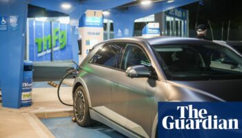 Carmakers ramp up pressure on chancellor for EV sales subsidies