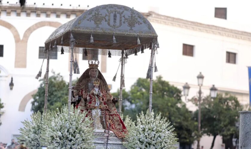 Casi tres días de procesiones por los traslados y la Procesión Magna de diciembre en Sevilla