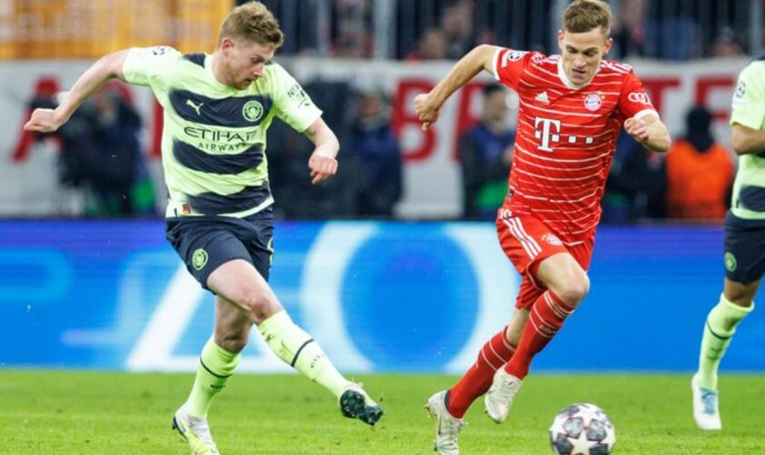 Kevin de Bruyne (l) und Joshua Kimmich sind nur bis zum 30. Juni 2025 vertraglich gebunden. Foto: Matthias Balk/dpa