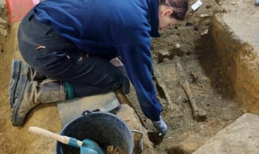 Corbeil-Essonnes : un cimetière vieux de plus d’un millénaire découvert dans la cave d’une maison