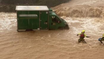 DANA en Valencia: clases suspendidas, carreteras cortadas y rescates por las fuertes lluvias