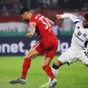 Vincenzo Grifo (l.) war auch gegen den HSV wieder einer der besten Freiburger. Foto: Philipp von Ditfurth/dpa