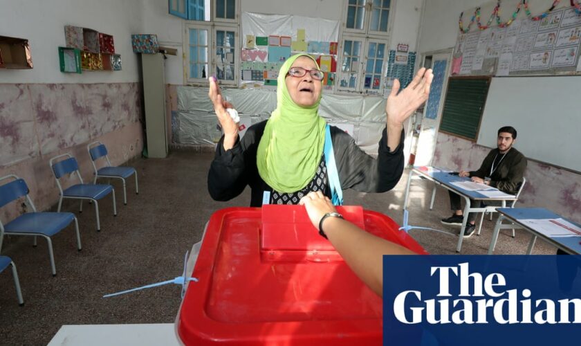 Democracy campaigners criticise President Saied as polls close in Tunisia