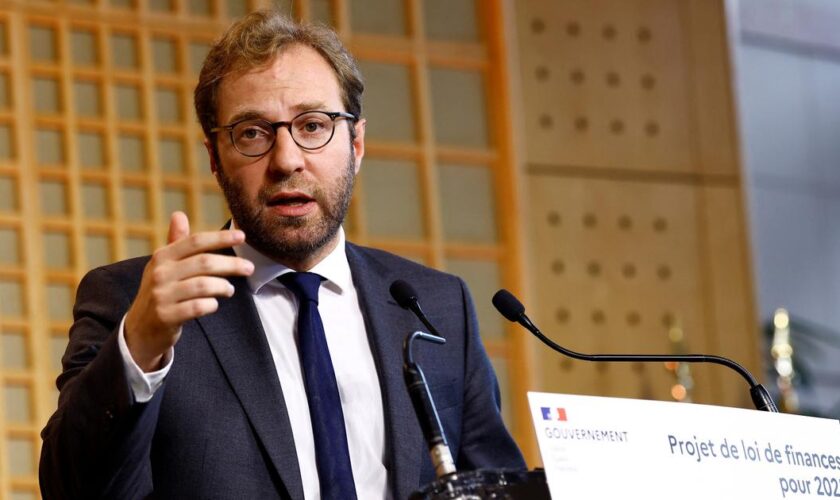 Dette : Fitch maintient la note de la France à «AA-», mais avec une perspective «négative»