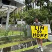 Dos aficionados del Valencia CF, retenidos en Singapur por protestar ante la casa donde vive Peter Lim