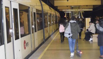 Dos patinetes eléctricos por tren: Metrovalencia estudia limitar su acceso a finales de año