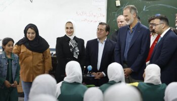 El Rey Felipe se solidariza con los refugiados palestinos en su último día en Jordania