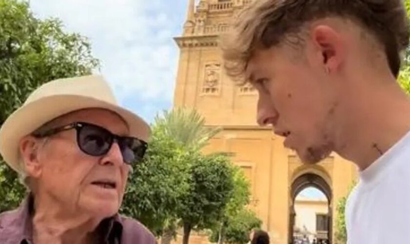 El abuelo más conocido de España visita Córdoba y alucina con la Mezquita: «Esto es una eminencia»