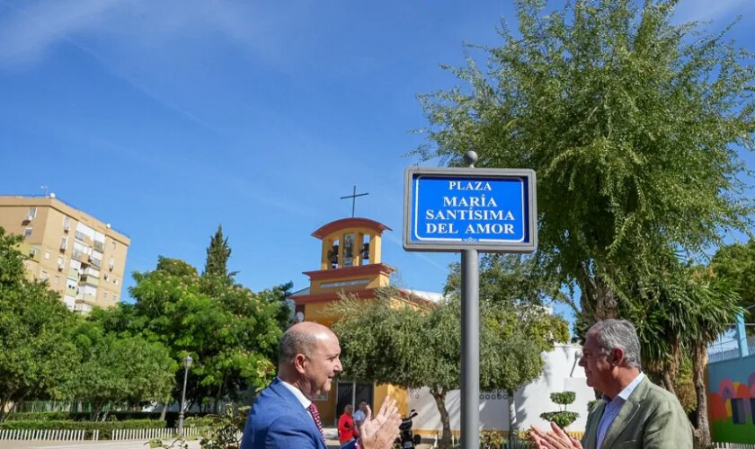 El alcalde de Sevilla inaugura la plaza de la Virgen del Amor de Pino Montano