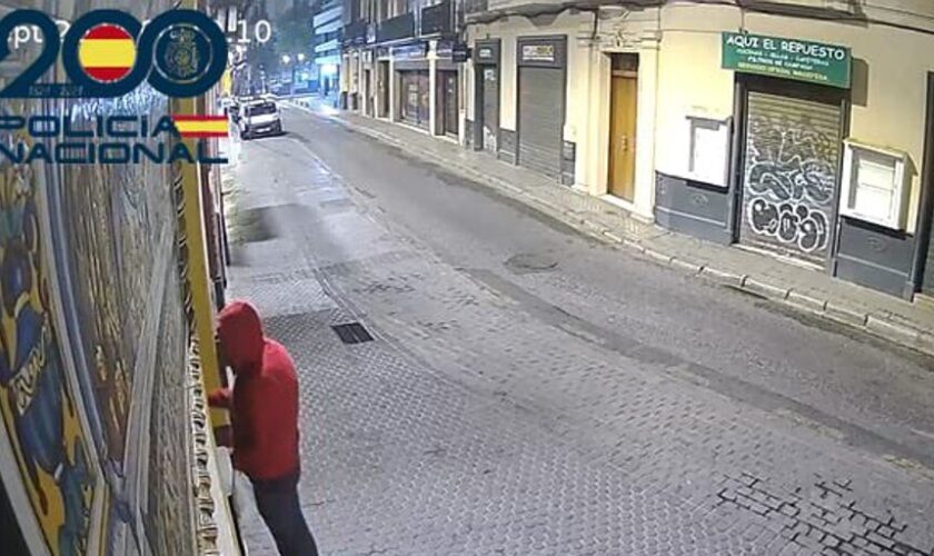 El detenido por las pintadas en los Panaderos es el antiguo vestidor