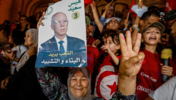 En Tunisie, le président Kaïs Saïed donné vainqueur avec plus de 89 % des voix