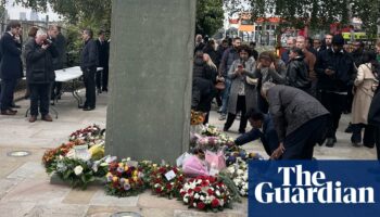 Families lay wreaths to mark 25 years since Ladbroke Grove rail crash