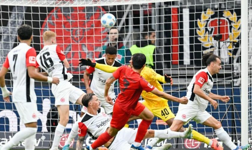 Eintracht Frankfurt und Bayern München lieferten sich im Bundesliga-Topspiel ein Spektakel. Foto: Uwe Anspach/dpa