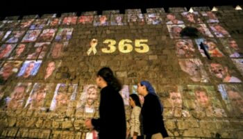 Gedenkwand zum 7. Oktober in Jerusalem