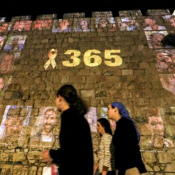 Gedenkwand zum 7. Oktober in Jerusalem